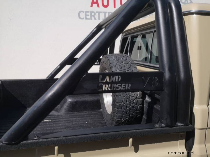 2015 Toyota Land Cruiser Pickup LC 4.5 V8 TURBO DIESEL DC pictures