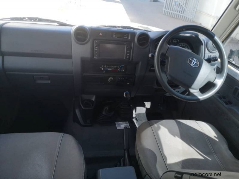 2015 Toyota Land Cruiser Pickup LC 4.5 V8 TURBO DIESEL DC pictures