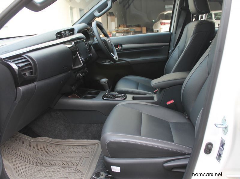 2023 Toyota Hilux DC 2.8GD6 4x2 Legend AT pictures