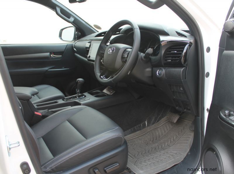 2023 Toyota Hilux DC 2.8GD6 4x2 Legend AT pictures