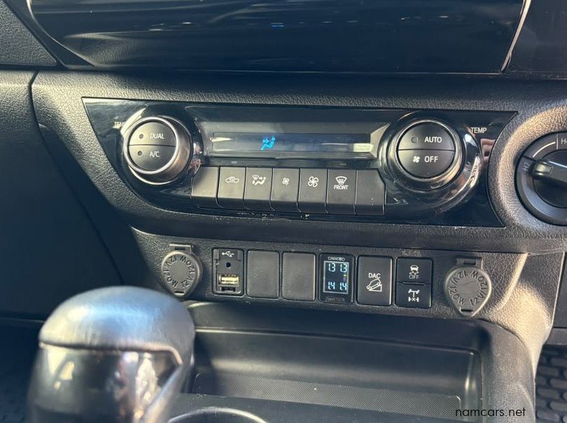 2022 Toyota Hilux Double Cab 2.8GD6 4X4 LGD AT pictures