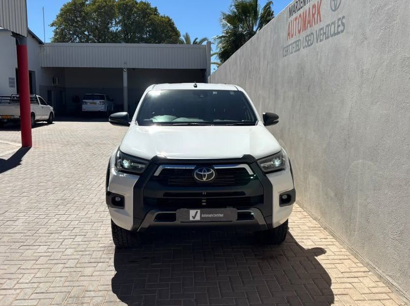 2022 Toyota Hilux Double Cab 2.8GD6 4X4 LGD AT pictures