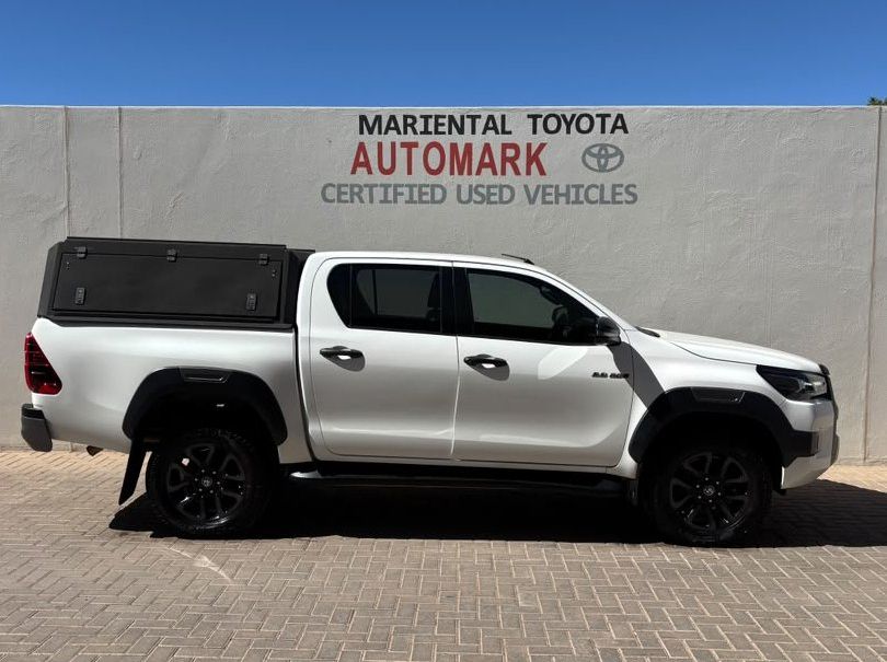 2022 Toyota Hilux Double Cab 2.8GD6 4X4 LGD AT pictures