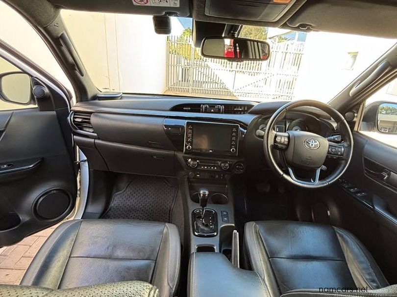 2022 Toyota Hilux Double Cab 2.8GD6 4X4 LGD AT pictures