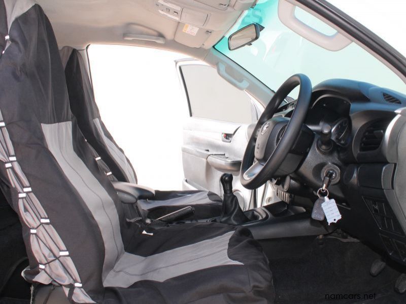 2019 Toyota Hilux XC 2.4GD6 4x2 SRX MT pictures