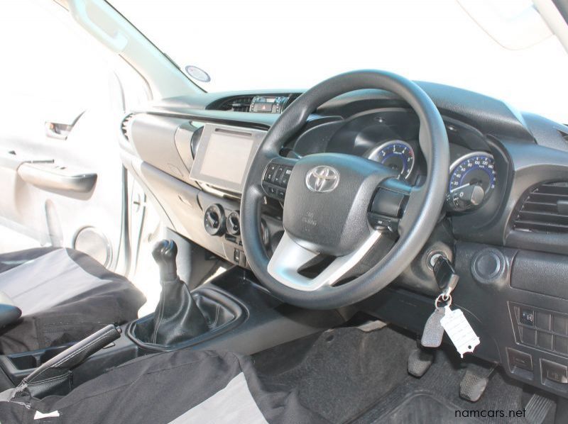 2019 Toyota Hilux XC 2.4GD6 4x2 SRX MT pictures