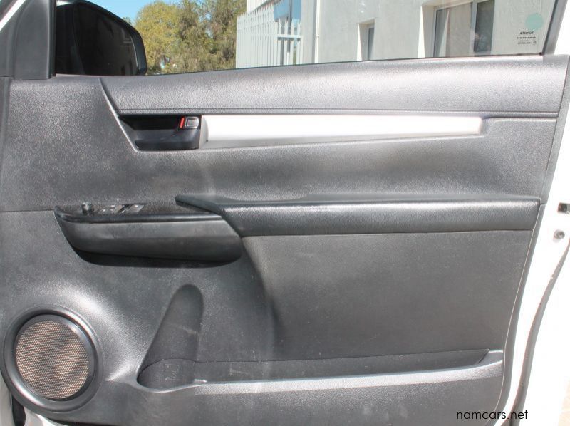 2019 Toyota Hilux XC 2.4GD6 4x2 SRX MT pictures