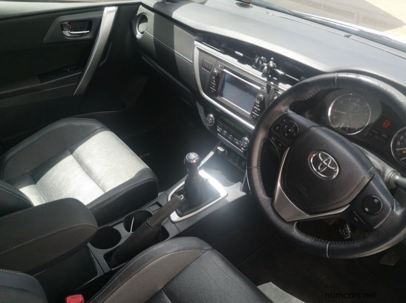 2014 Toyota AURIS 1.6 RX pictures