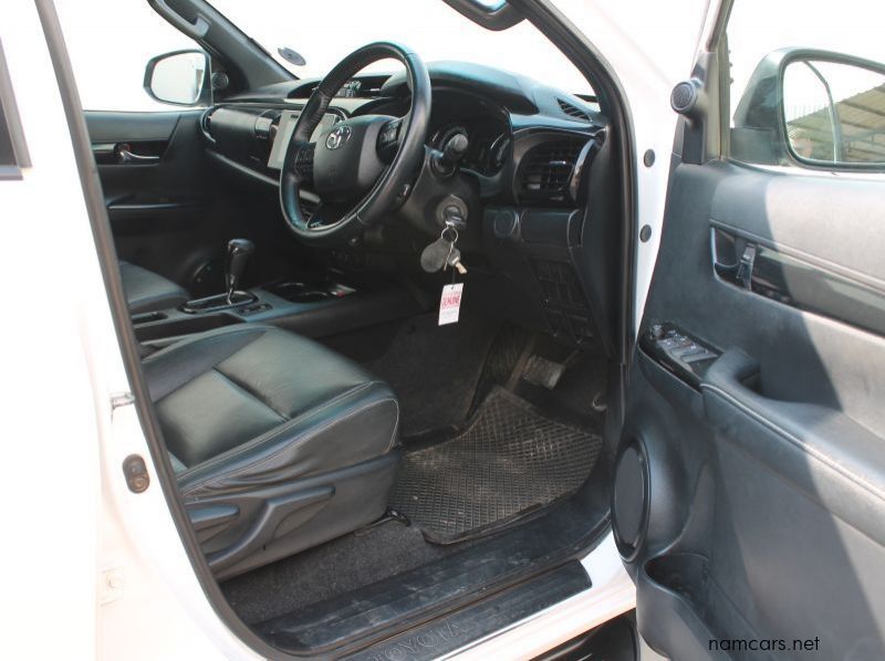 2018 Toyota Hilux DC 2.8GD6 4x4 Dakar AT pictures