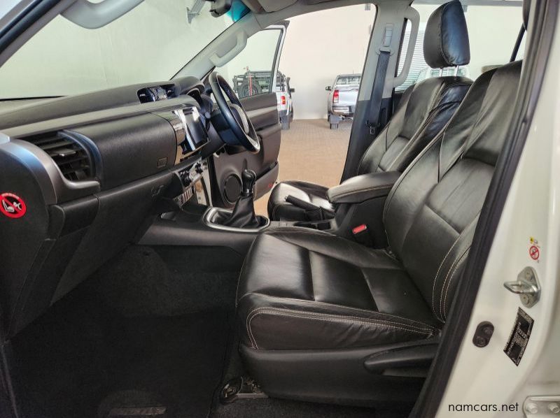 2017 Toyota Hilux DC 2.8GD6 4x4 Raider MT pictures