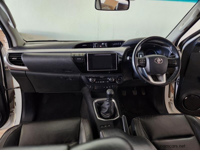 2017 Toyota Hilux DC 2.8GD6 4x4 Raider MT pictures
