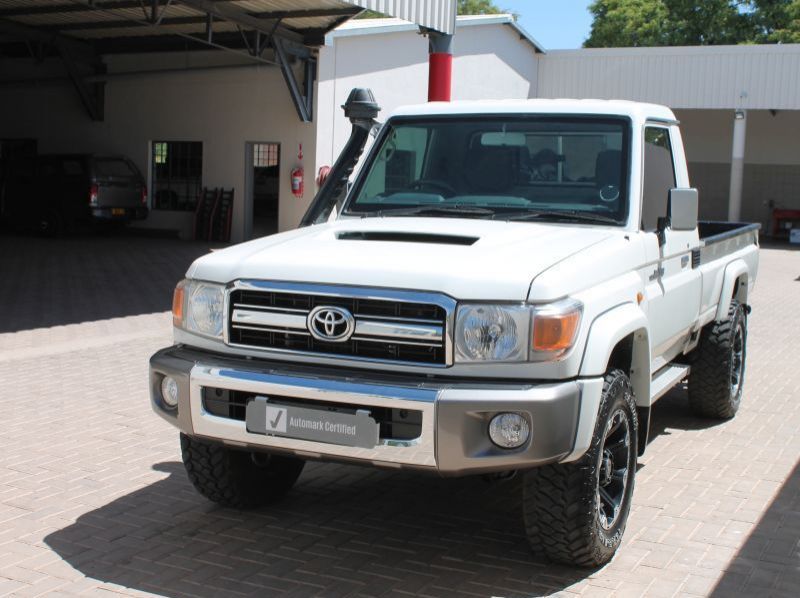 2018 Toyota Land Cruiser SC 4.5 Diesel V8 pictures