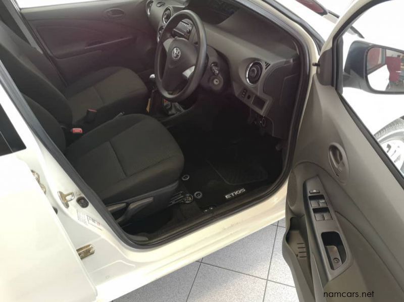 2017 Toyota Etios 1.5 Sprint Sedan pictures