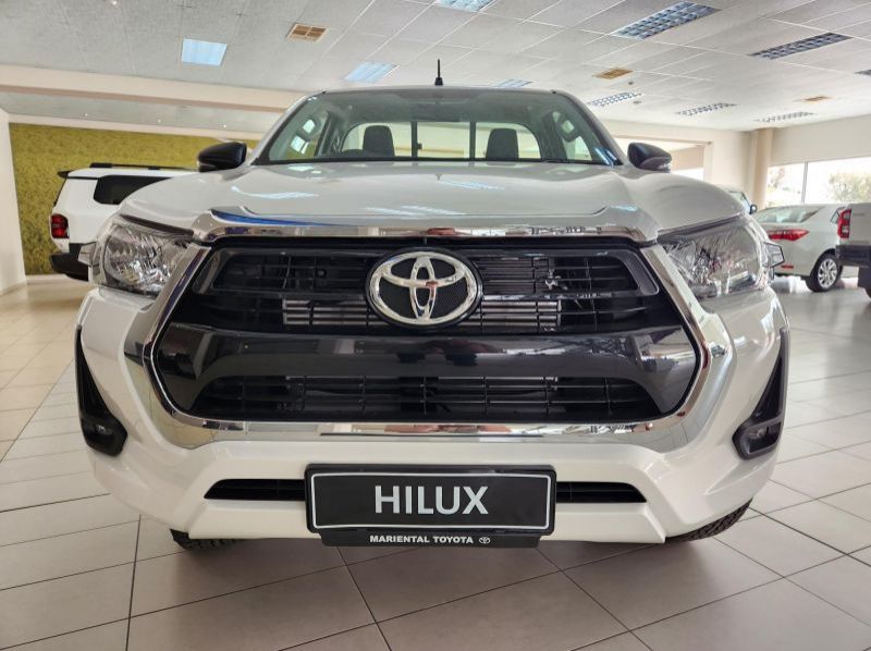 2024 Toyota Hilux SC 2.4GD6 4x2 Raider MT pictures