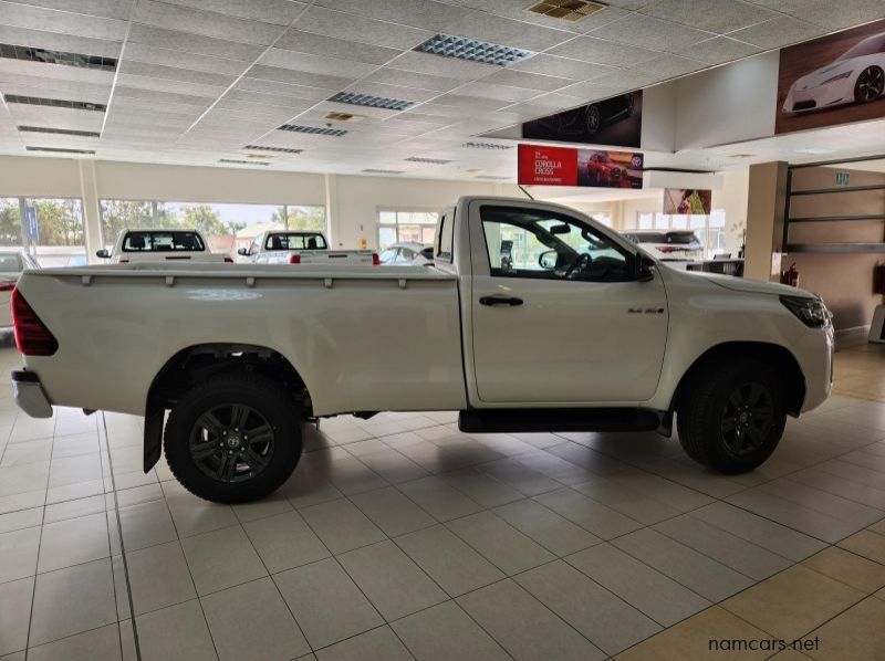 2024 Toyota Hilux SC 2.4GD6 4x2 Raider MT pictures