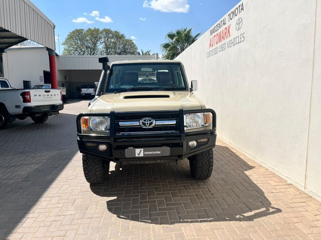 2023 Toyota Land Cruiser Pickup LC79 4.5 Diesel V8 D/C pictures