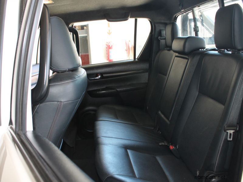 2020 Toyota 2020 Hilux DC 2.8GD6 4x4 Legend 50 AT pictures