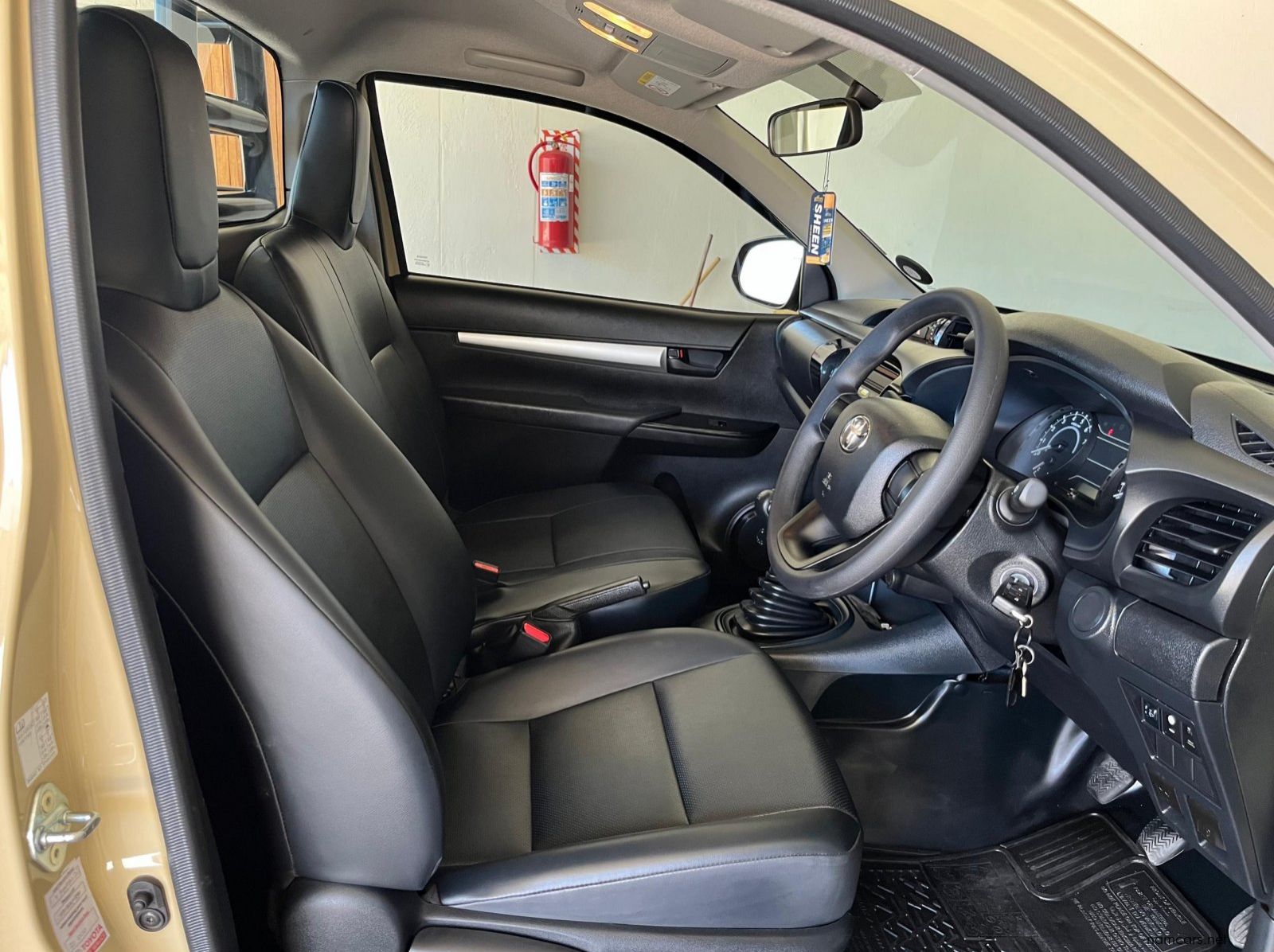 2025 Toyota Hilux Single Cab SC 2.0 VVTi S A/C 5MT pictures