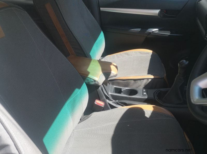 2020 Toyota Hilux Double Cab Hilux DC 2.4GD6 RB SRX MT pictures