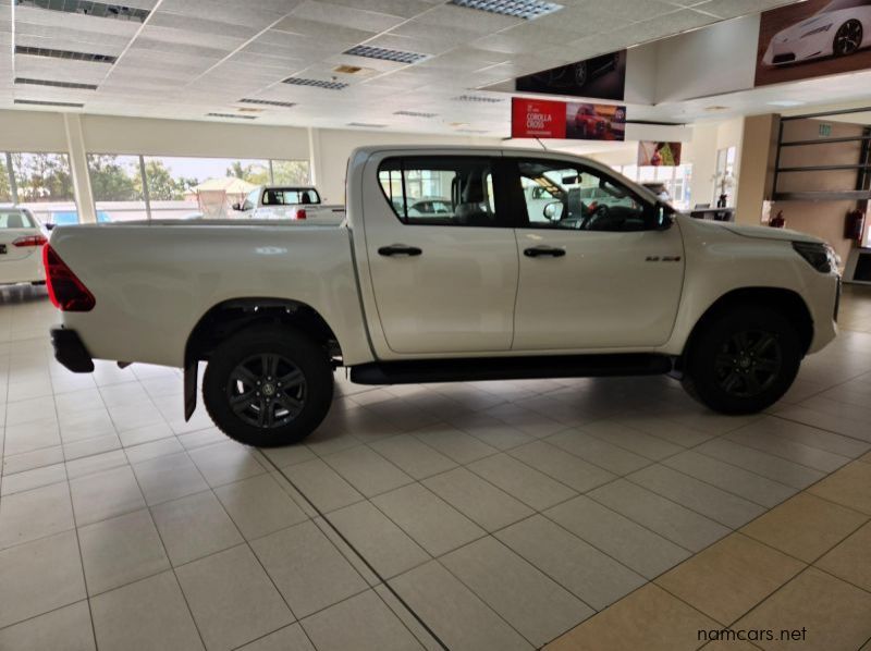2024 Toyota Hilux DC 2.8GD6 4x4 Raider AT pictures
