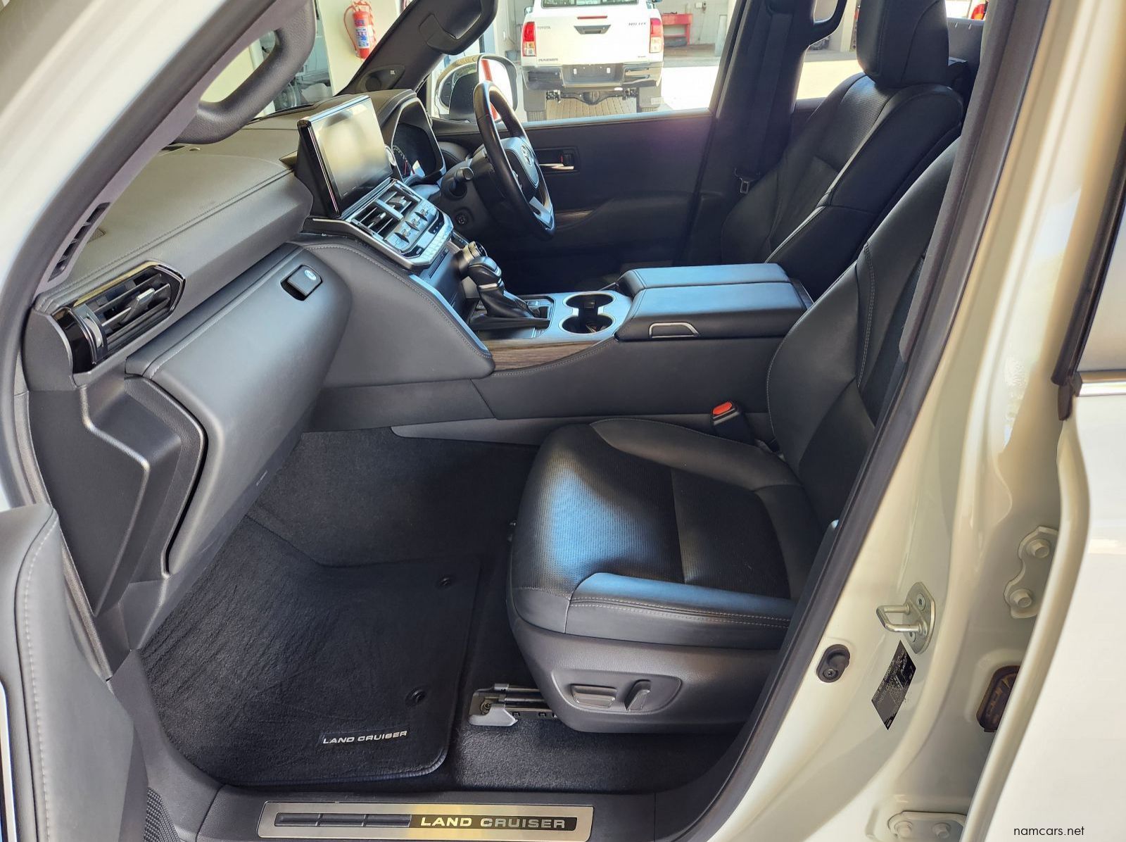 2021 Toyota LC300 3.5 V6 Petrol ZX pictures
