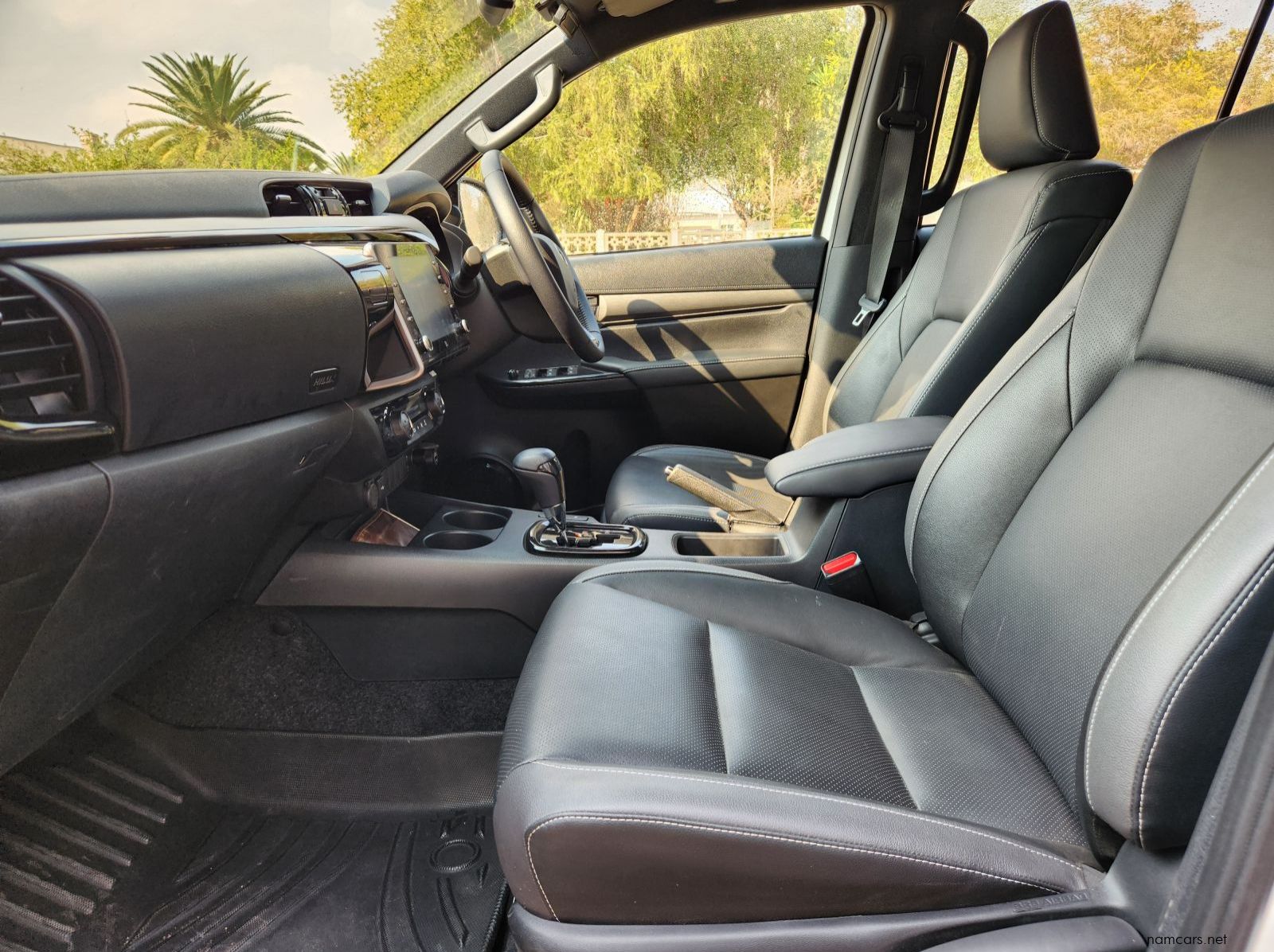 2025 Toyota Hilux DC 2.8GD6 4x2 Legend Automatic pictures