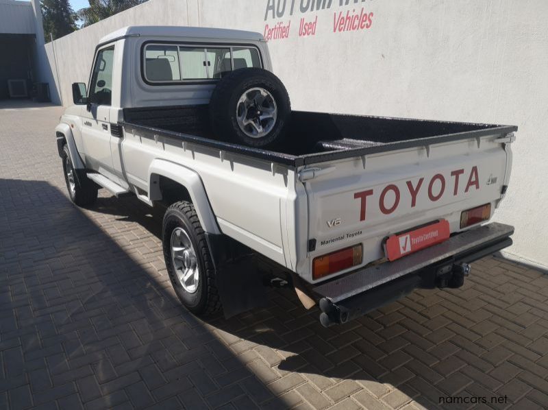 2018 Toyota LAND CRUISER V6 SC pictures