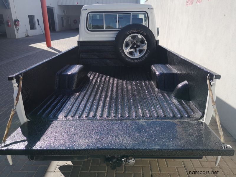 2018 Toyota LAND CRUISER V6 SC pictures