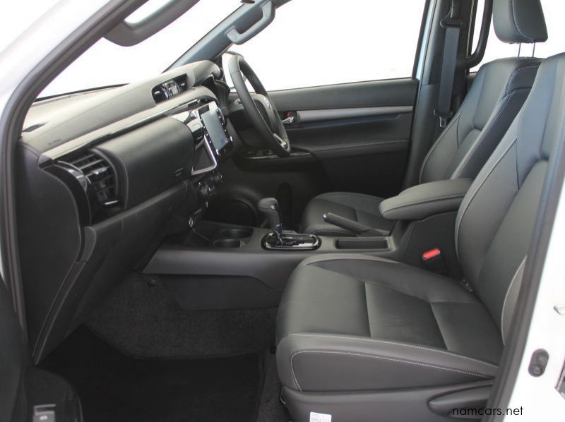 2024 Toyota Hilux DC 2.8GD6 4x2 Legend AT pictures
