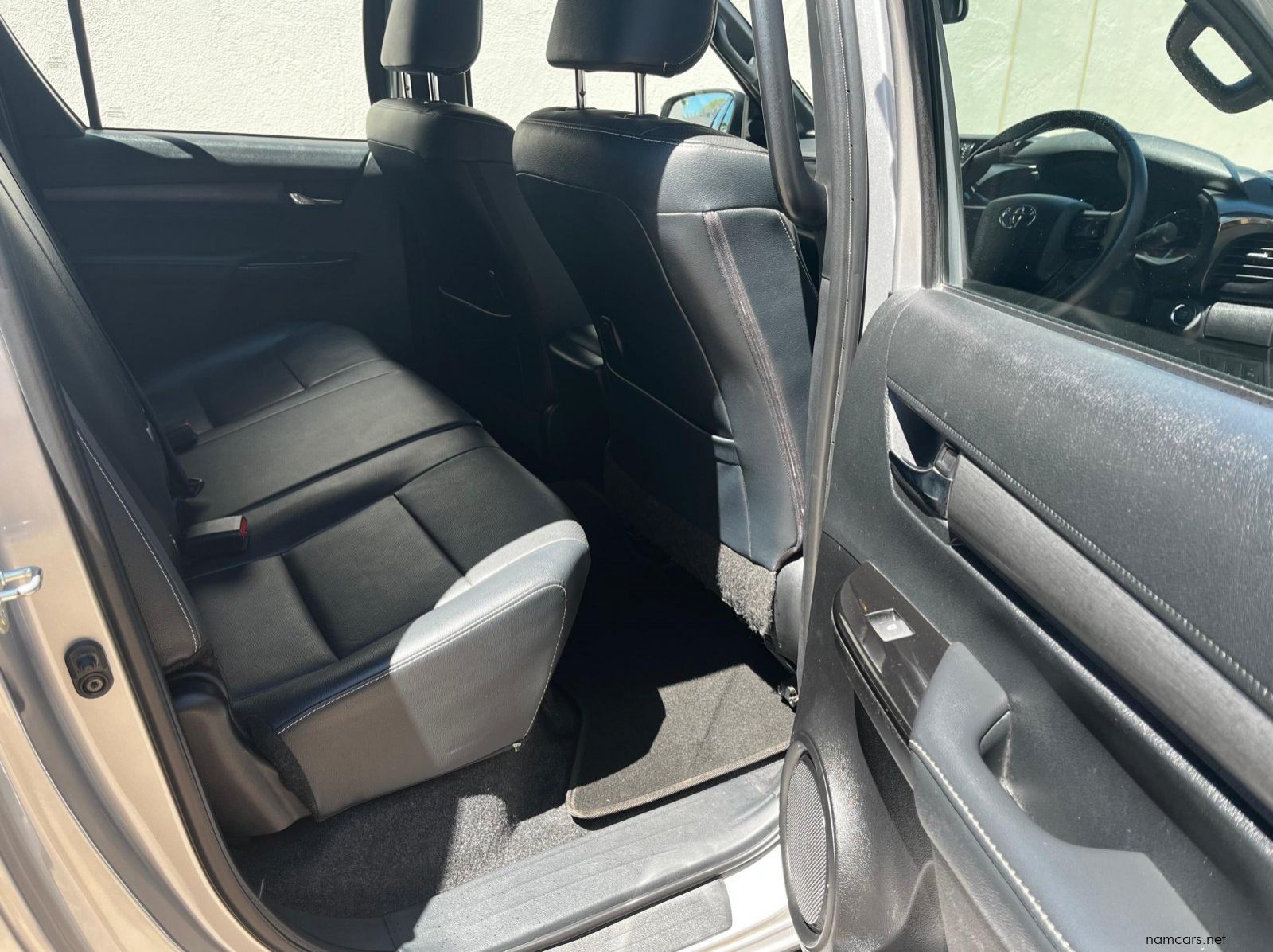 2023 Toyota Toyota Hilux Double Cab DC 2.8GD6 4X4 LGD 6MT pictures