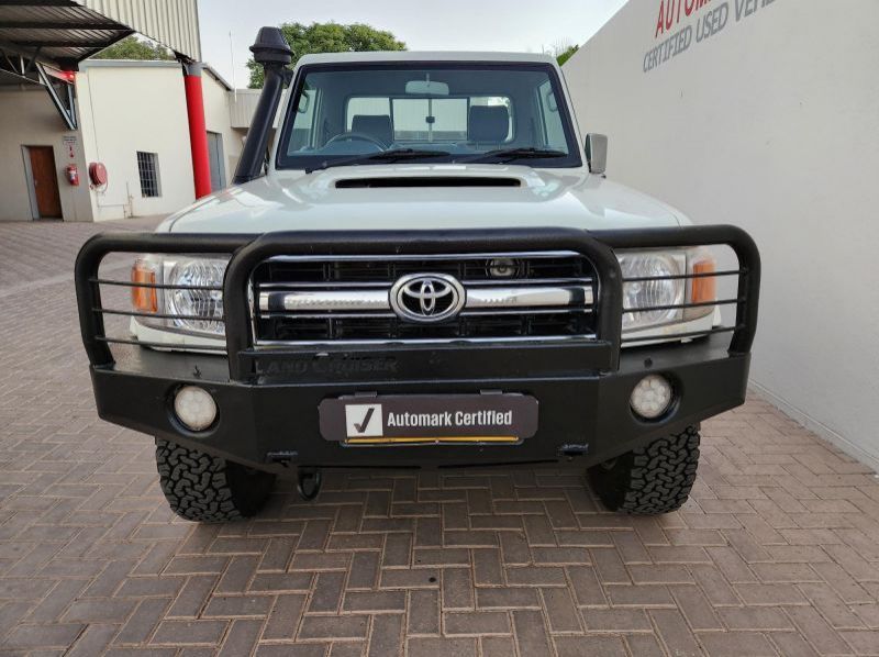 2015 Toyota Land Cruiser SC 4.5 Diesel V8 pictures