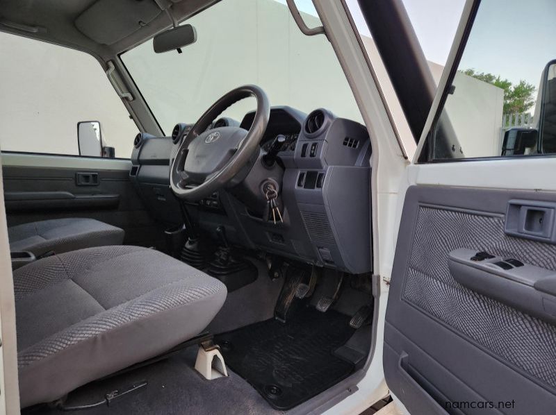 2015 Toyota Land Cruiser SC 4.5 Diesel V8 pictures