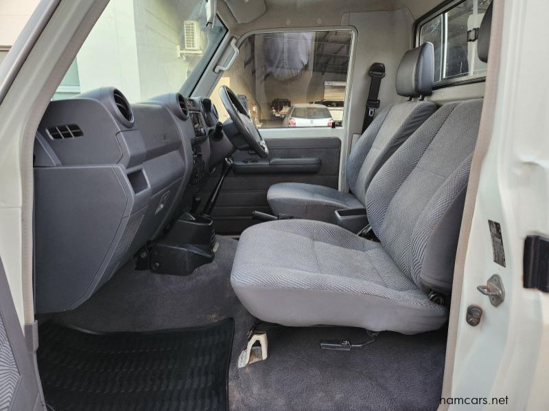 2015 Toyota Land Cruiser SC 4.5 Diesel V8 pictures