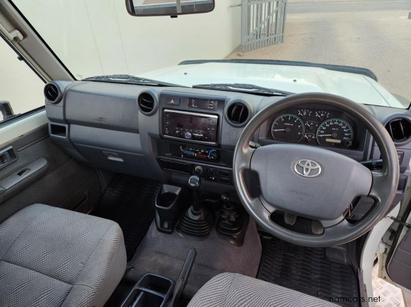 2015 Toyota Land Cruiser SC 4.5 Diesel V8 pictures