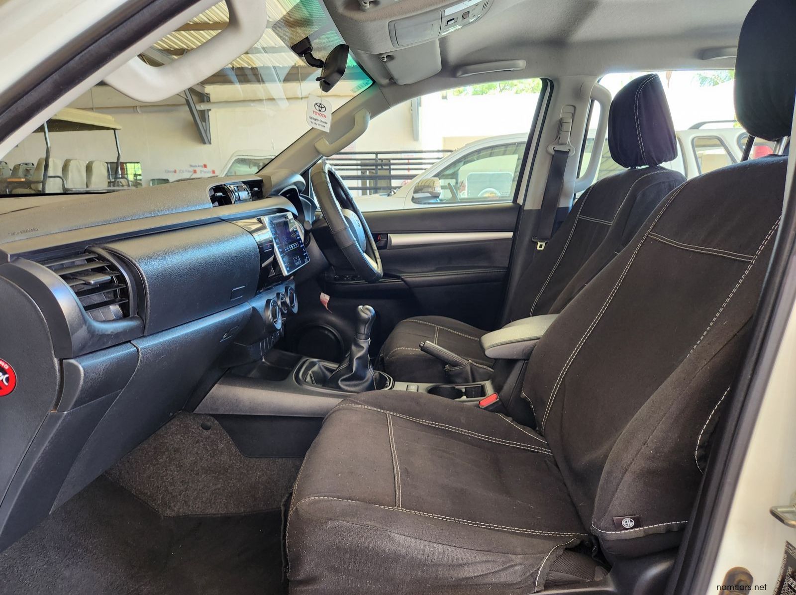 2018 Toyota Hilux DC 2.4GD6 4x4 SRX MT pictures