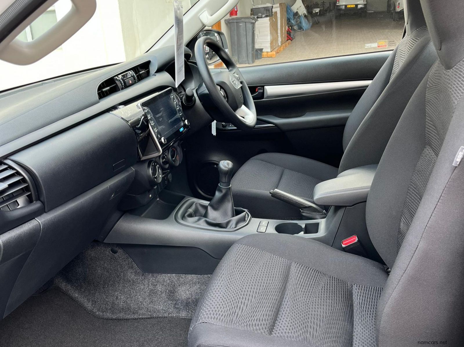 2025 Toyota Hilux SC 2.4GD6 4X2 Raider MT pictures