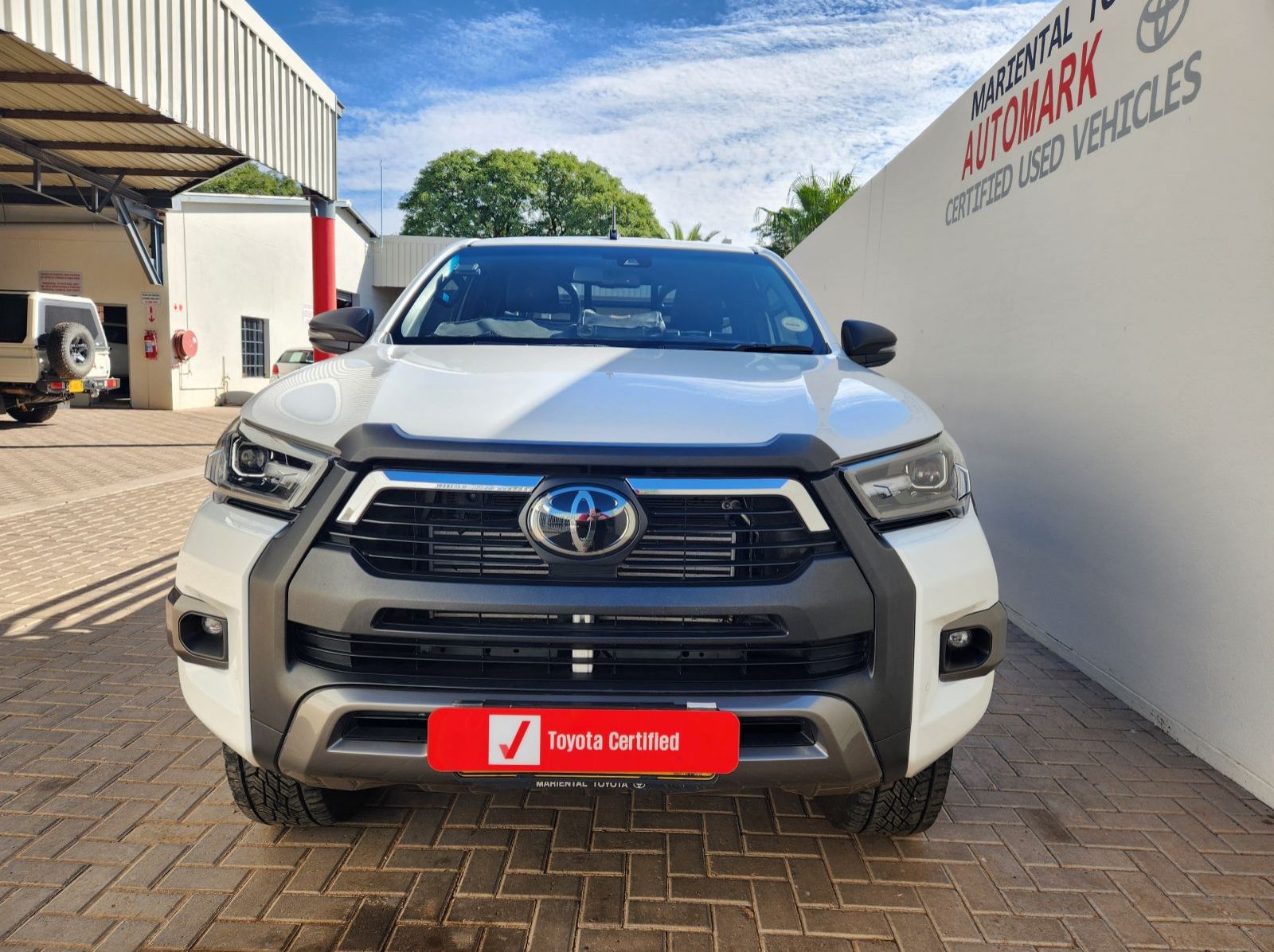 2023 Toyota Hilux XC 2.8GD6 4x4 Legend MT pictures