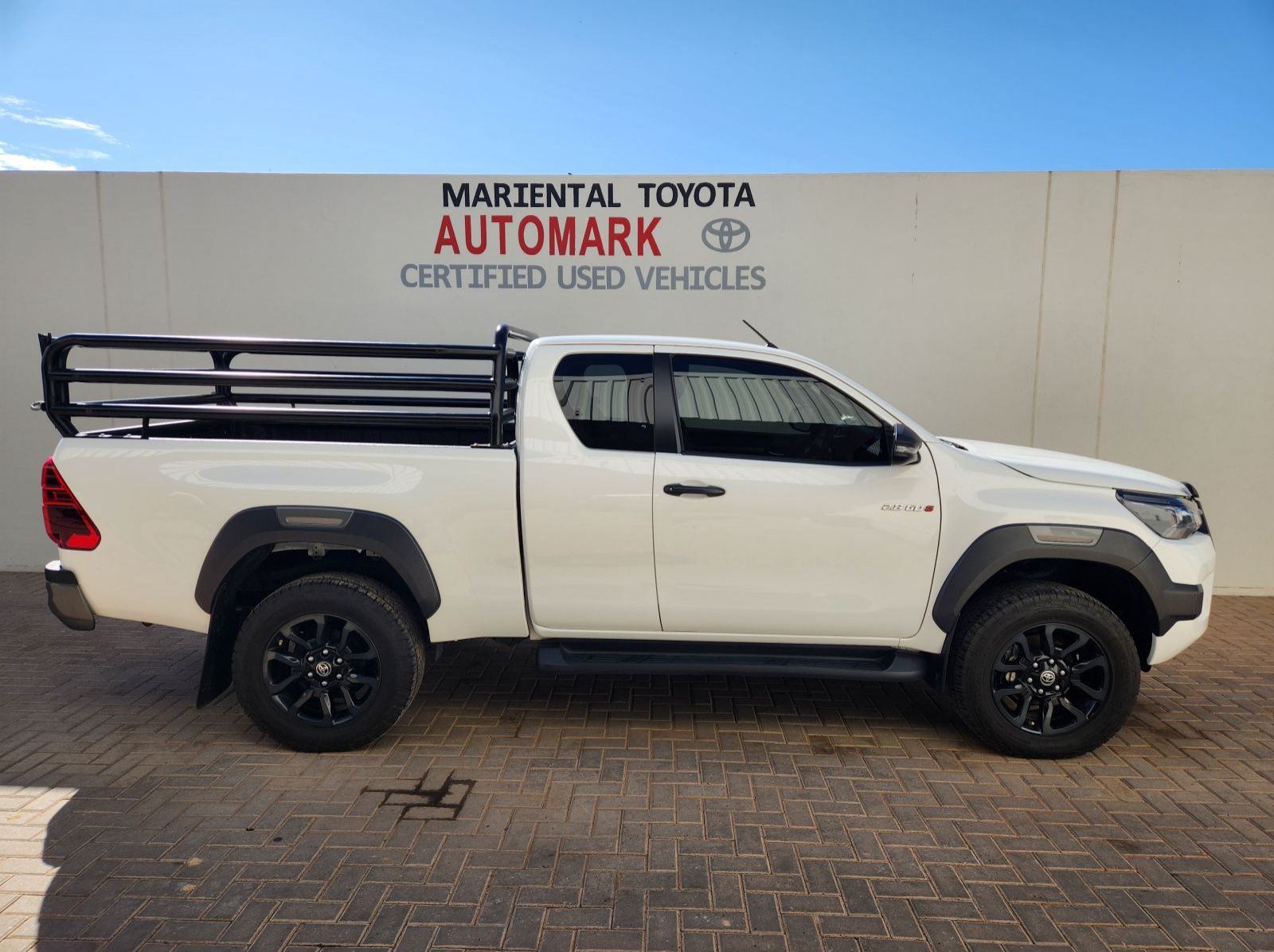 2023 Toyota Hilux XC 2.8GD6 4x4 Legend MT pictures