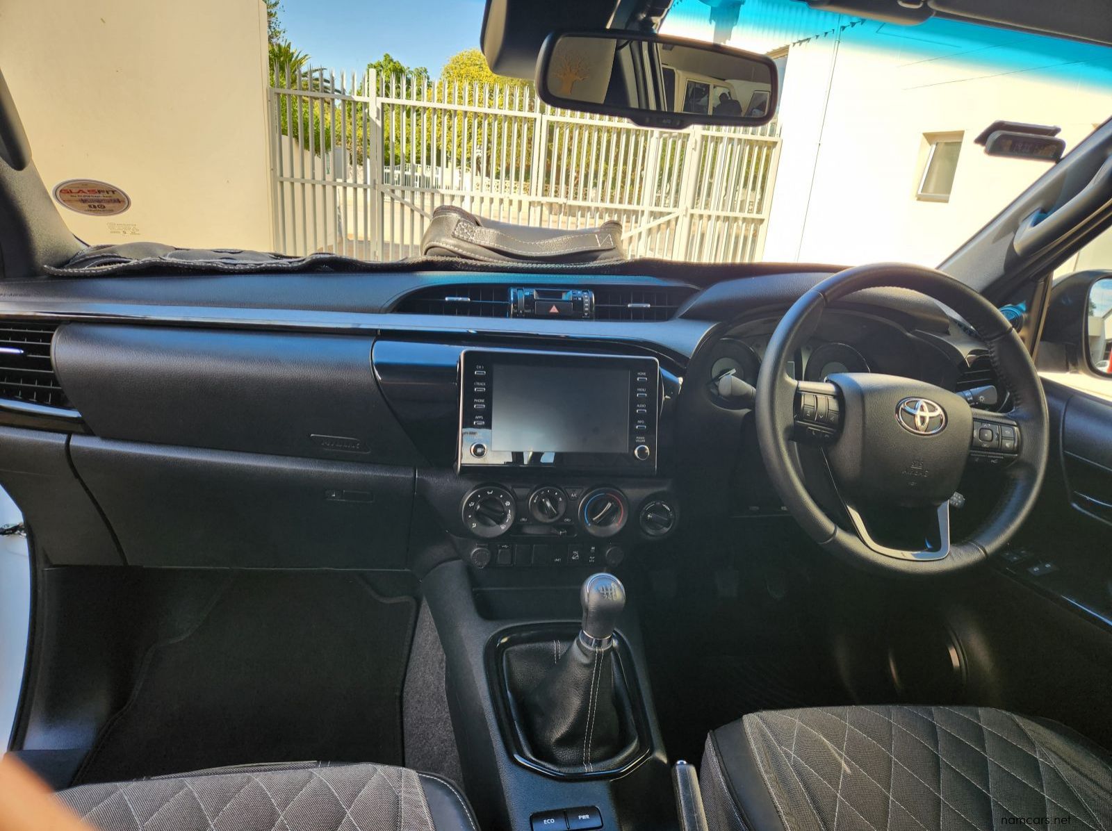 2023 Toyota Hilux XC 2.8GD6 4x4 Legend MT pictures