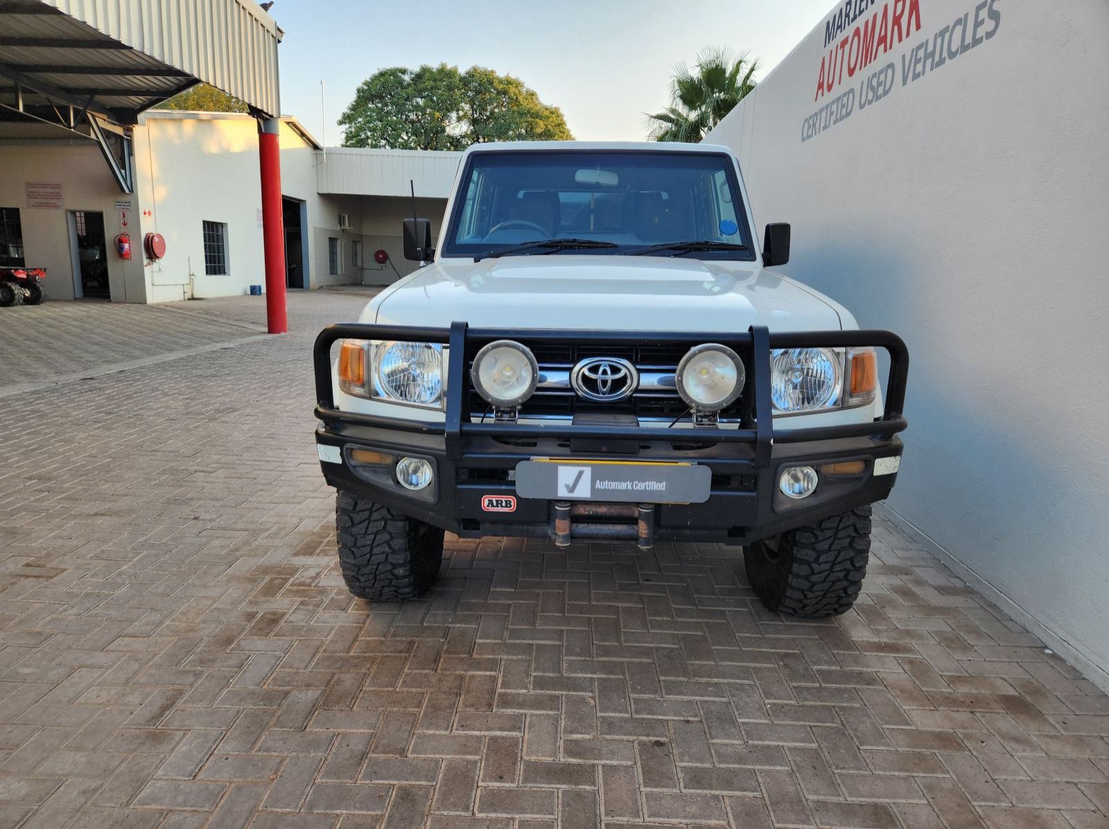 2016 Toyota Land Cruiser DC 4.0 V6 Petrol pictures