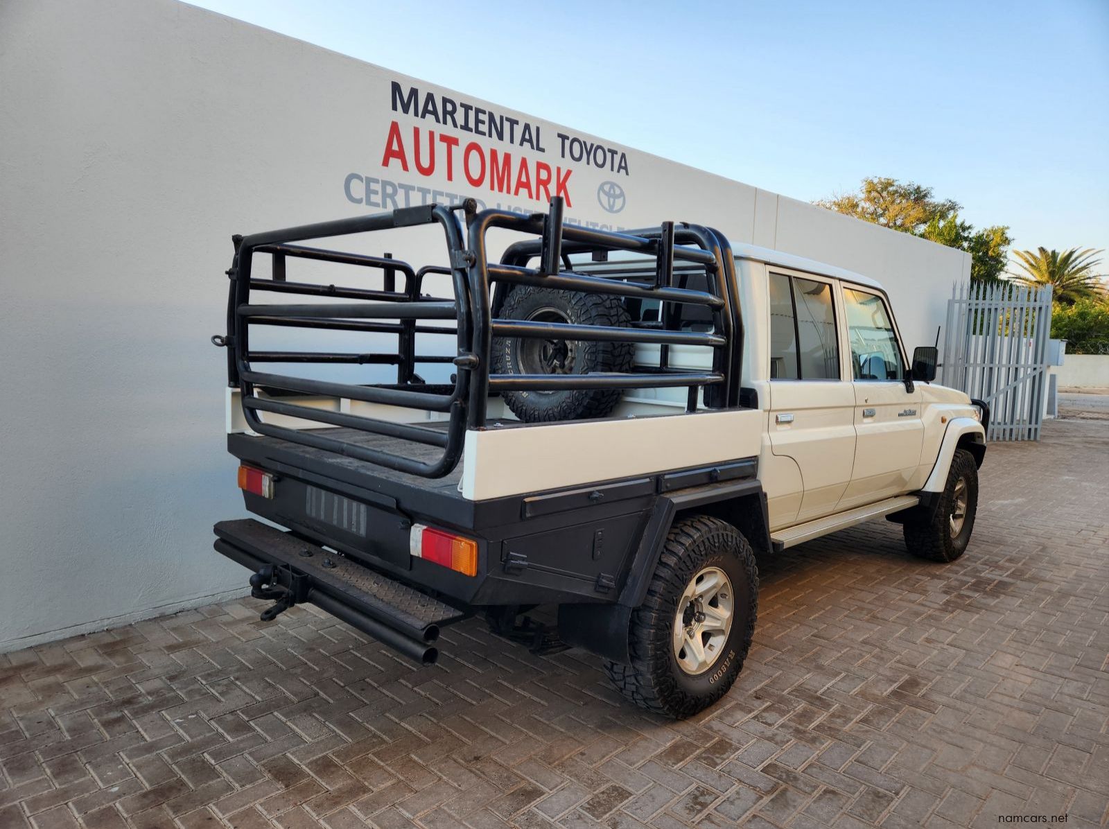 2016 Toyota Land Cruiser DC 4.0 V6 Petrol pictures