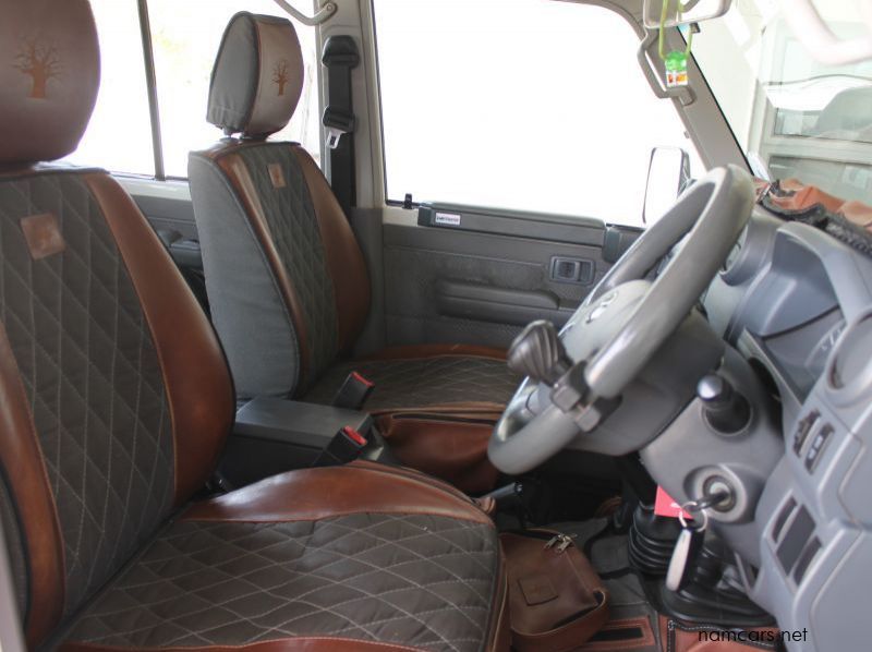 2015 Toyota Land Cruiser Double Cab 4.5 V8 Diesel pictures