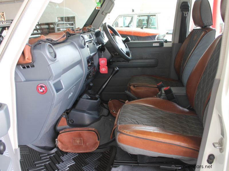 2015 Toyota Land Cruiser Double Cab 4.5 V8 Diesel pictures