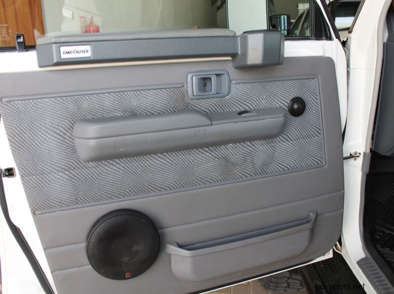 2015 Toyota Land Cruiser Double Cab 4.5 V8 Diesel pictures