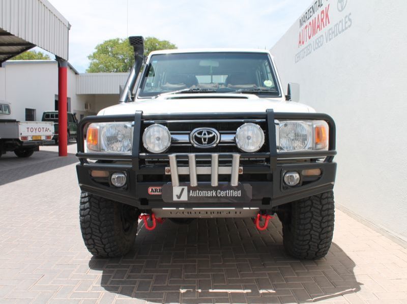 2015 Toyota Land Cruiser Double Cab 4.5 V8 Diesel pictures