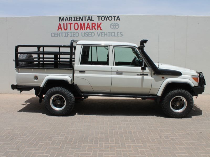 2015 Toyota Land Cruiser Double Cab 4.5 V8 Diesel pictures