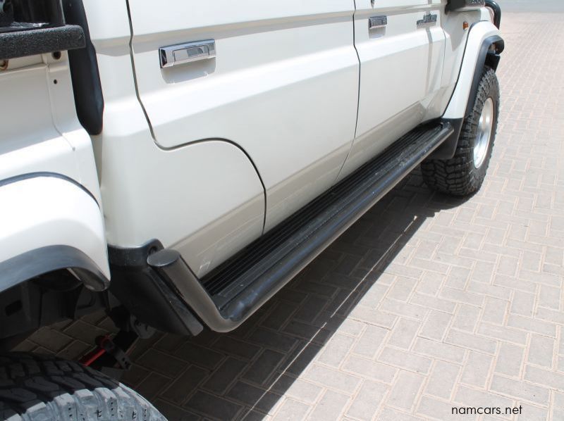 2015 Toyota Land Cruiser Double Cab 4.5 V8 Diesel pictures