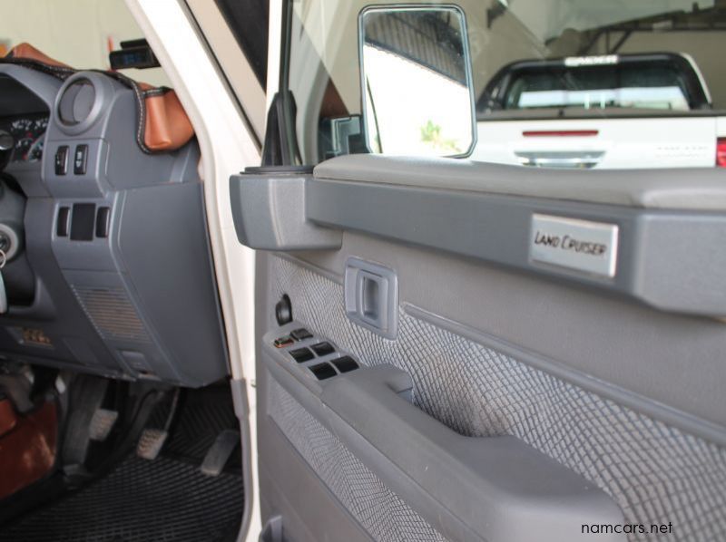2015 Toyota Land Cruiser Double Cab 4.5 V8 Diesel pictures