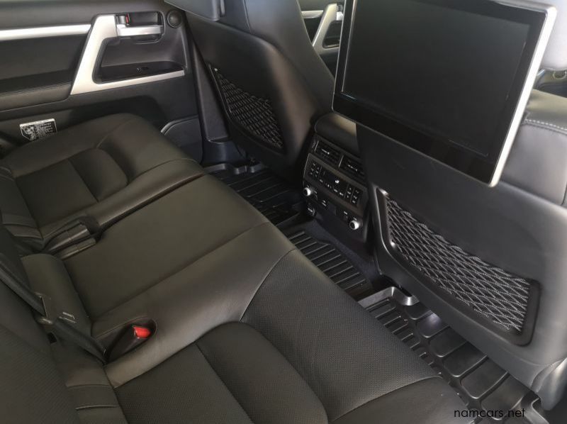 2020 Toyota LAND CRUISER 200 4.5 D4D VX-R pictures