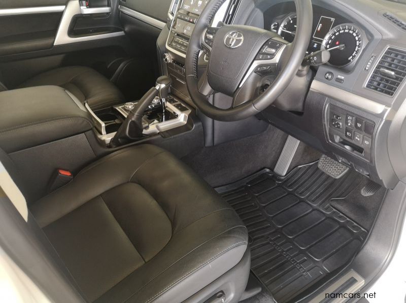 2020 Toyota LAND CRUISER 200 4.5 D4D VX-R pictures